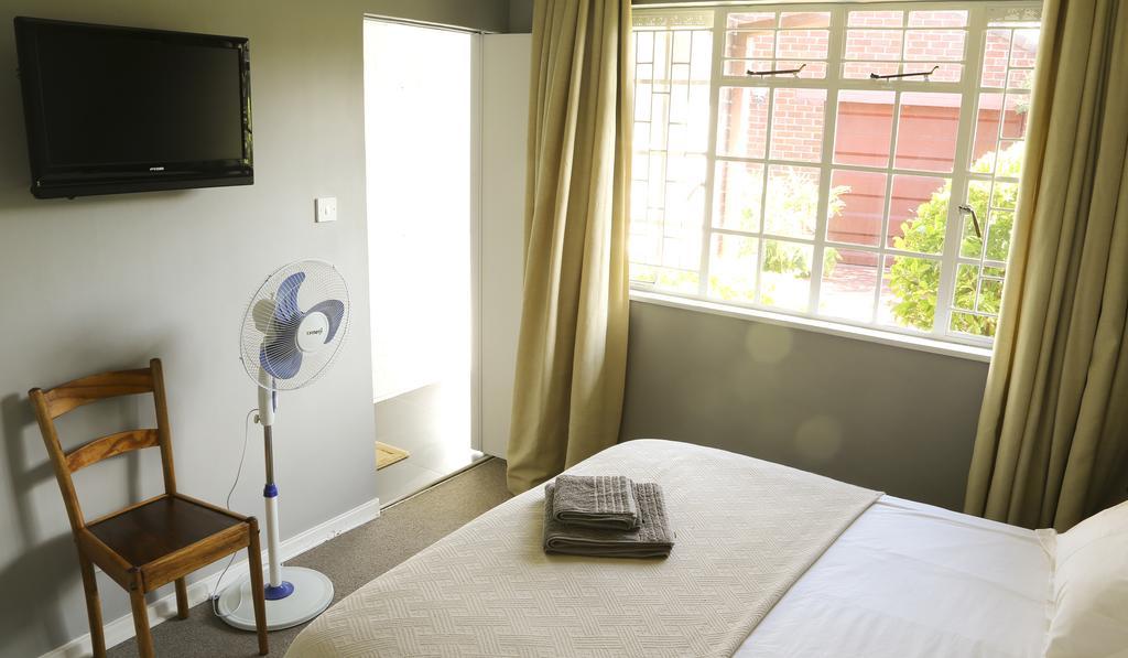 Sunbird Guest House Harare Room photo